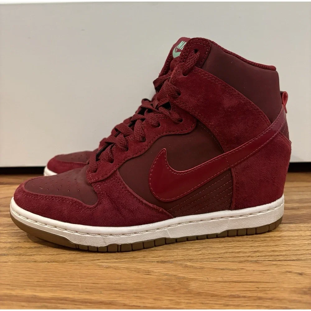 Nike Women's Dunk Sky High Essential Team Red Sneakers‎ 644877-603 Size 7 US